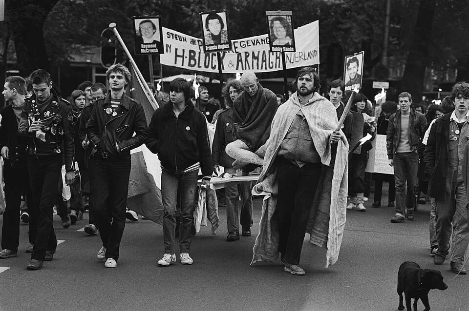 Bobby Sands - Collectie / Archief : Fotocollectie Anefo
Reportage / Serie : [ onbekend ]
Beschrijving : Demonstratie in Amsterdam i.v.m. overlijden van IRA-activist Bobby Sands , in de demonstratie we