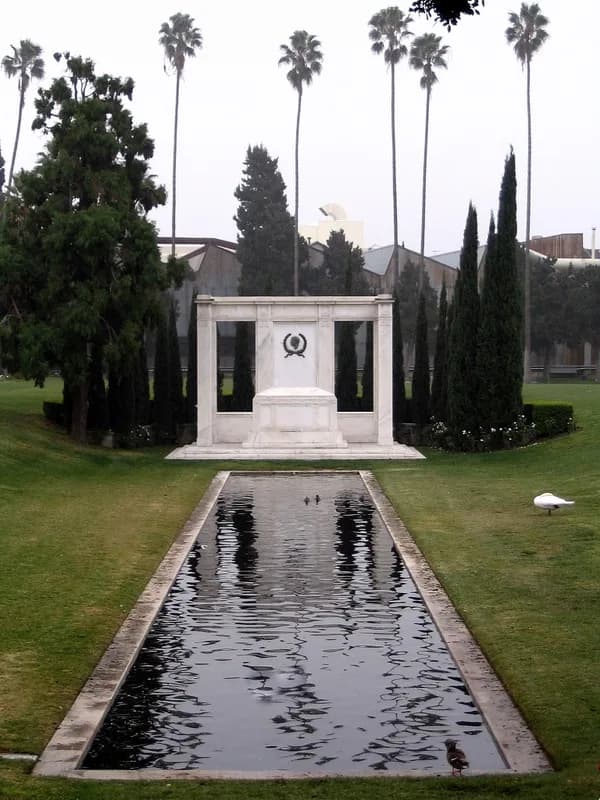 Douglas Fairbanks - Douglas Fairbanks' grave at Hollywood Forever Cemetery