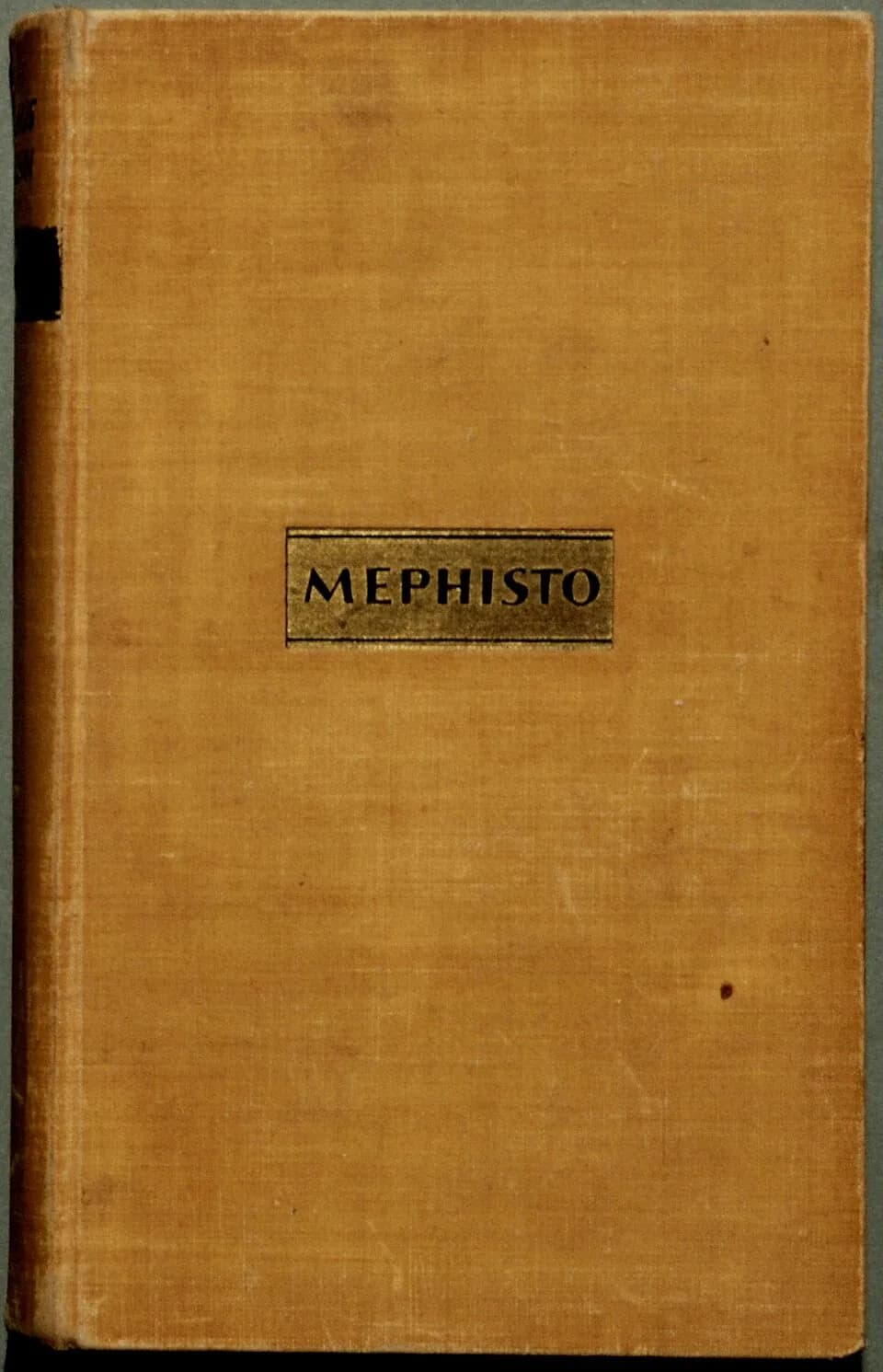 Klaus Mann - Mann, Klaus: Mephisto. Roman einer Karriere. Amsterdam: Querido 1936, 399 S. + eine Nachbemerkung. Erstausgabe (Wilpert/Gühring² 18).
Gelbes Orig.-Leinen 8°.