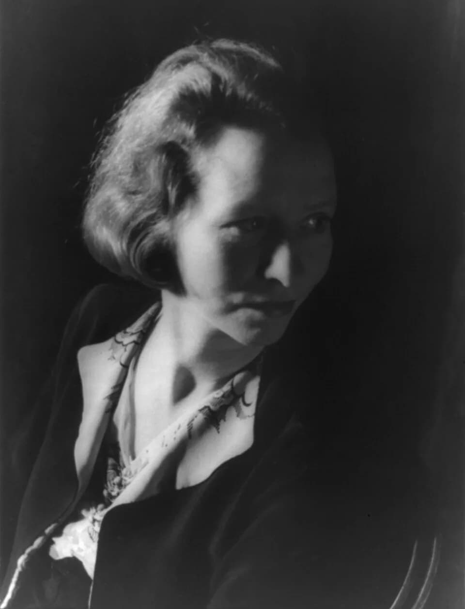 Edna St. Vincent Millay - Edna St. Vincent Millay 1933 van Vechten.jpg