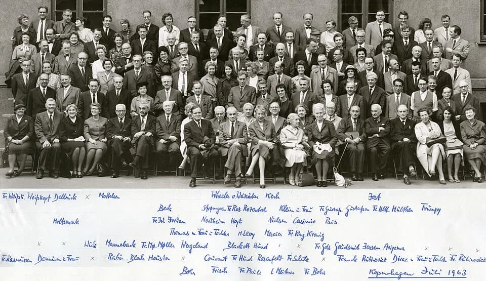 John Archibald Wheeler - Copenhagen July 1963 - physicists (under them some Nobel Prize winner) - after the death of Niels Bohr. With Hund's original annotations (at the botton) of represented persons