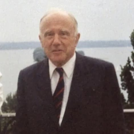 John Archibald Wheeler - together with John Archibald Wheeler in front of lake in Holstein before the Hermann Weyl-Conference 1985 in Kiel, Germany