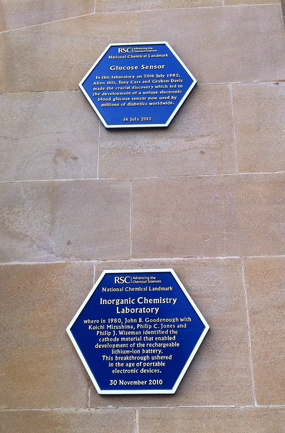 John B. Goodenough - Commemorative plaques at the Inorganic Chemistry Laboratory, Oxford, UK, on the development of the electronic glucose sensor and the rechargeable battery.