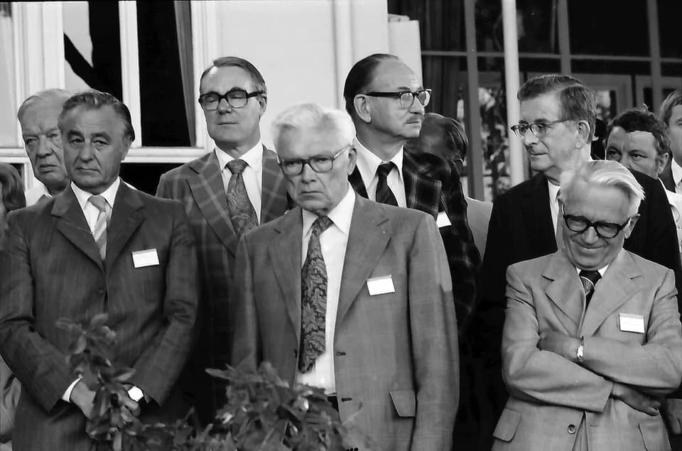 Paul Flory - 27. Tagung 1977 Chemiker; Maikäferrede: vorn: Lord George Porter of Luddenham, Paul Flory, Gerhard Herzberg, dahinter: Werner Forßmann, John W. Cornforth, Edwin M. Mc Millan, Robert B. Wo