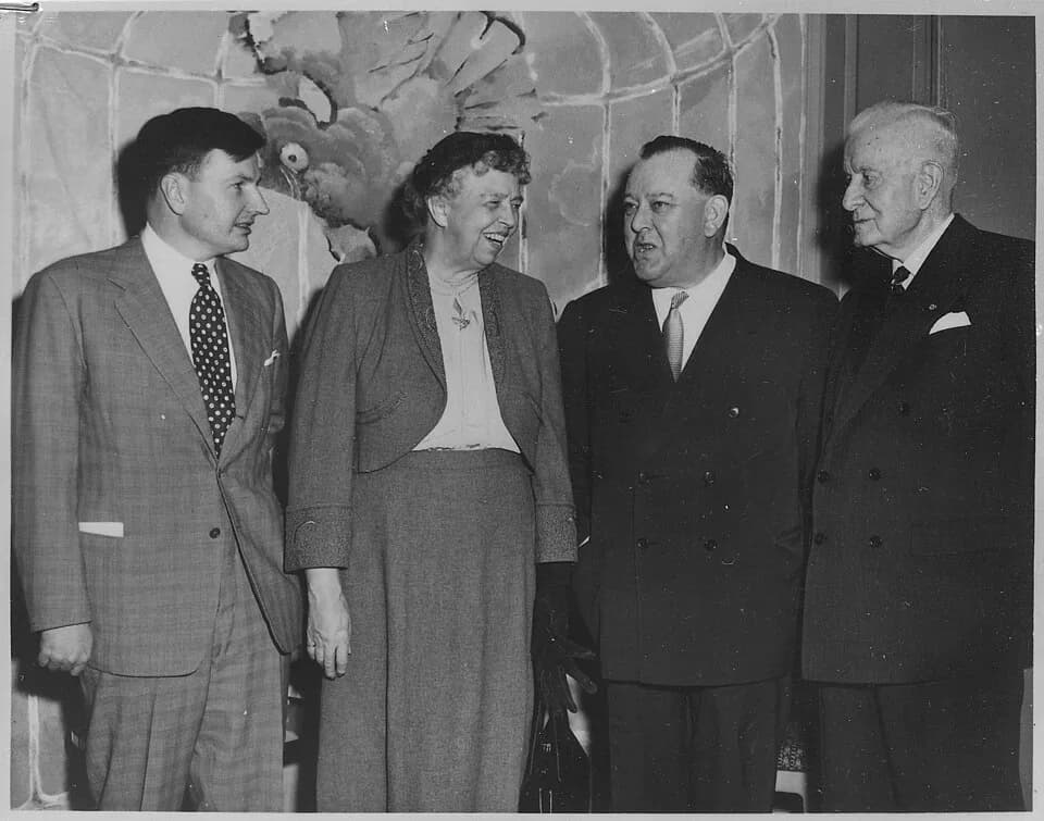 David Rockefeller - Eleanor Roosevelt with David Rockefeller,Trygvie Lie, and Thomas J.Watson - NARA - 195929.jpg