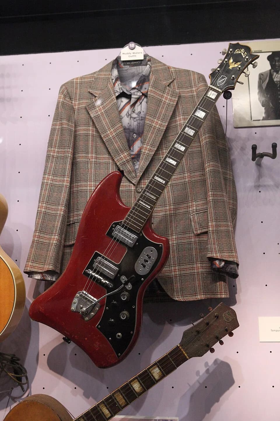 Muddy Waters - Muddy Waters' outfit and guitar at the Rock and Roll Hall of Fame in Cleveland, Ohio.
Flickr Tags: ohio outfit clothing guitar cleveland jacket muddywaters rockandrollhalloffame theblue