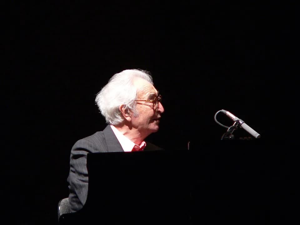 Dave Brubeck - Bildinhalt: Dave Brubeck am Flügel vor schwarzem Hintergrund
Aufnahmeort: Theater im Pfalzbau, Ludwigshafen, Deutschland