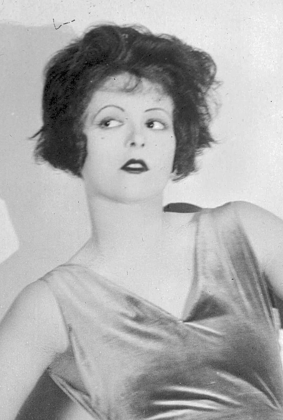 Clara Bow - TITLE:  Clara Bow
CALL NUMBER:  LC-B2- 5470-19[P&amp;P]
REPRODUCTION NUMBER:  LC-DIG-ggbain-32426 (digital file from original negative)
No known restrictions on publication.
MEDIUM:  1 neg