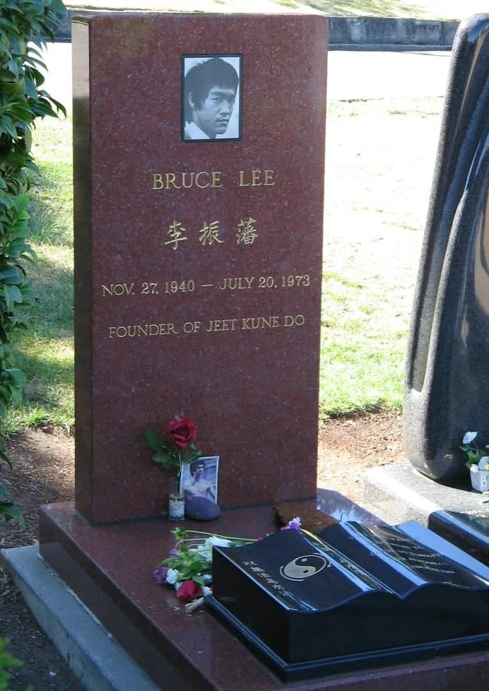 Brandon Lee - Picture of Bruce Lee's grave took in Seattle, August 2005.