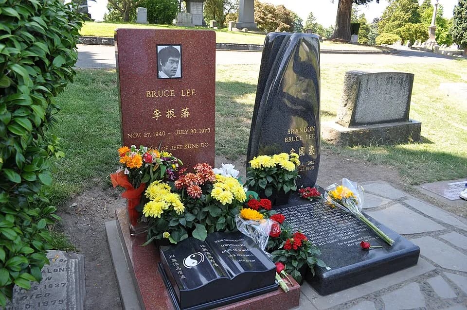 Brandon Lee - Graves of Bruce Lee and Brandon Lee, Lake View Cemetery, Seattle, Washington.