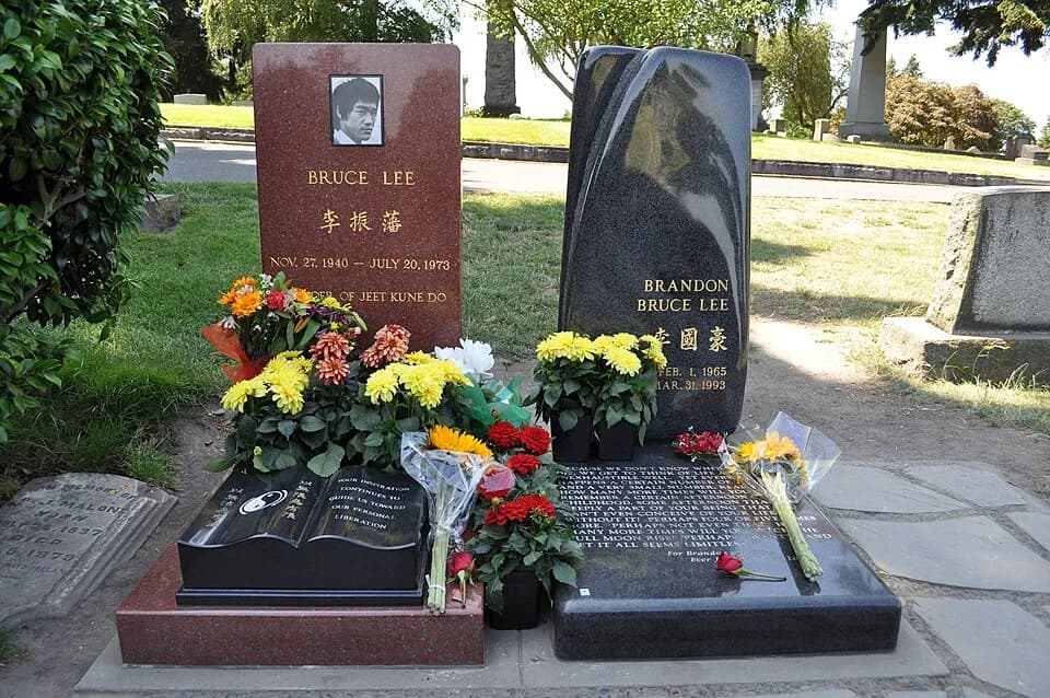 Brandon Lee - Graves of Bruce Lee and Brandon Lee, Lake View Cemetery, Seattle, Washington.