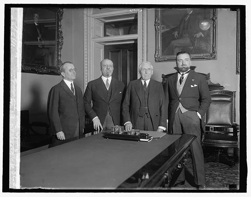 Frank B. Kellogg - Title: Amb. Martino, Count G. Volpi Kellogg &amp; D. Grandi, 11/2/25
Abstract/medium: 1 negative : glass ; 4 x 5 in. or smaller