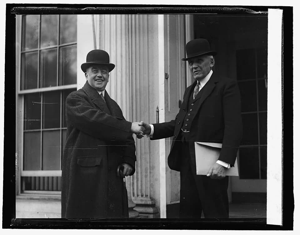 Frank B. Kellogg - Title: Arthur Henderson of Great Britian &amp; Sec. Kellogg, 11/6/25
Abstract/medium: 1 negative : glass ; 4 x 5 in. or smaller
