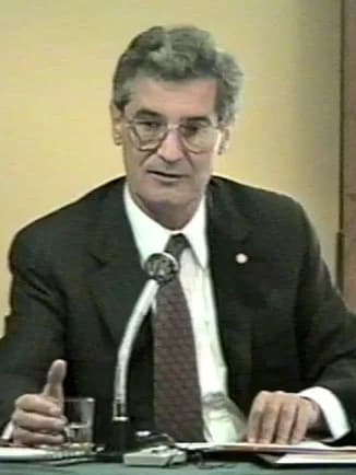 Robert Lucas - The Industrial Revolution: Past and Future, Robert E. Lucas Jr.
Lecture given on September 26, 1996 at the Center for Public Studies. (Unedited digitized video from VHS)