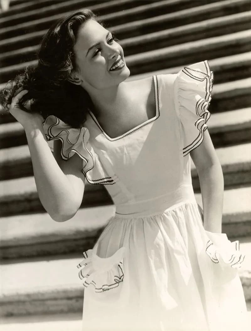 Donna Reed - Studio portrait photo of Donna Reed taken for promotional use in See Here, Private Hargrove.