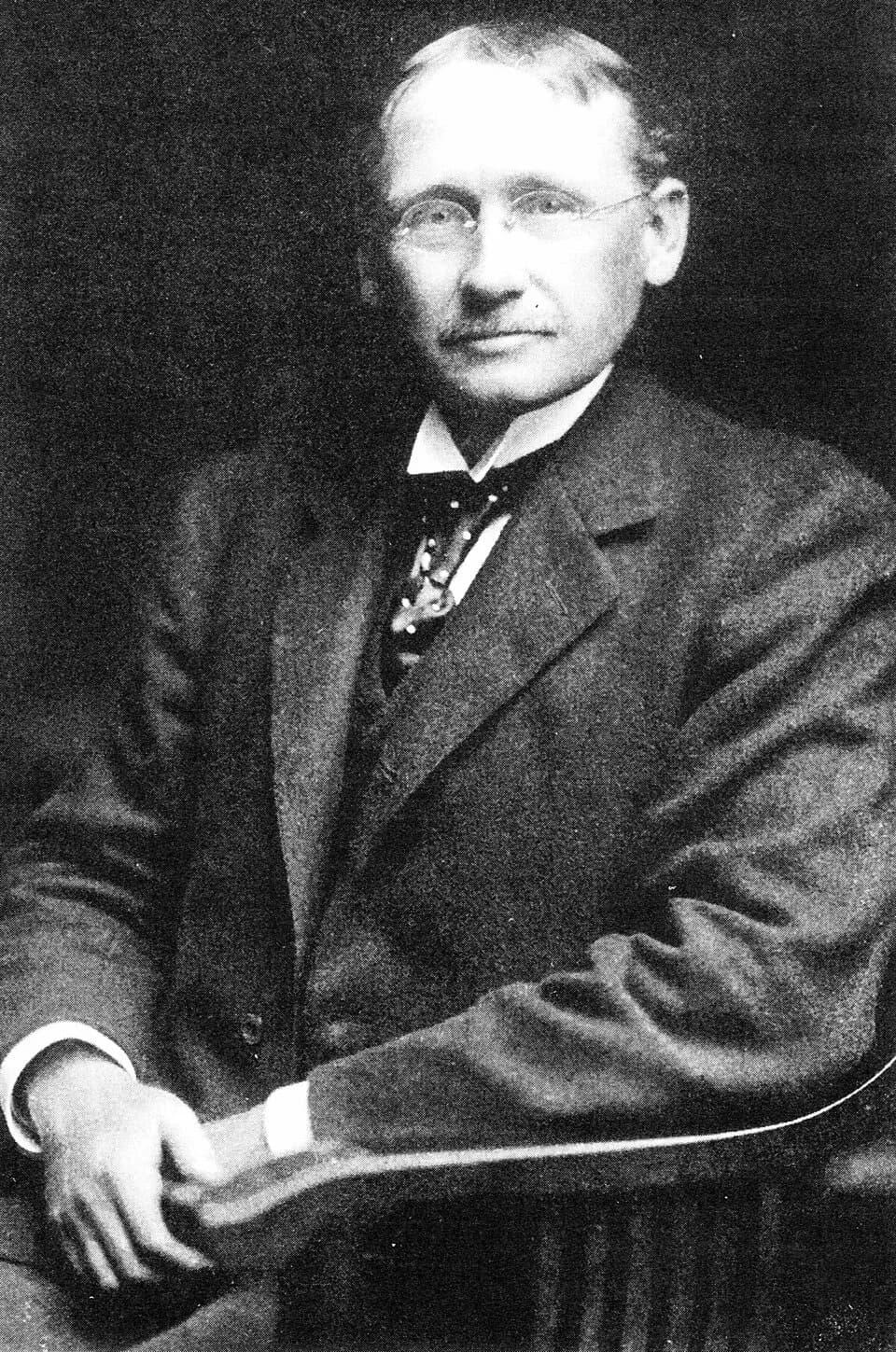 Frederick Winslow Taylor - Frederick Winslow Taylor lived from 1856 to 1915