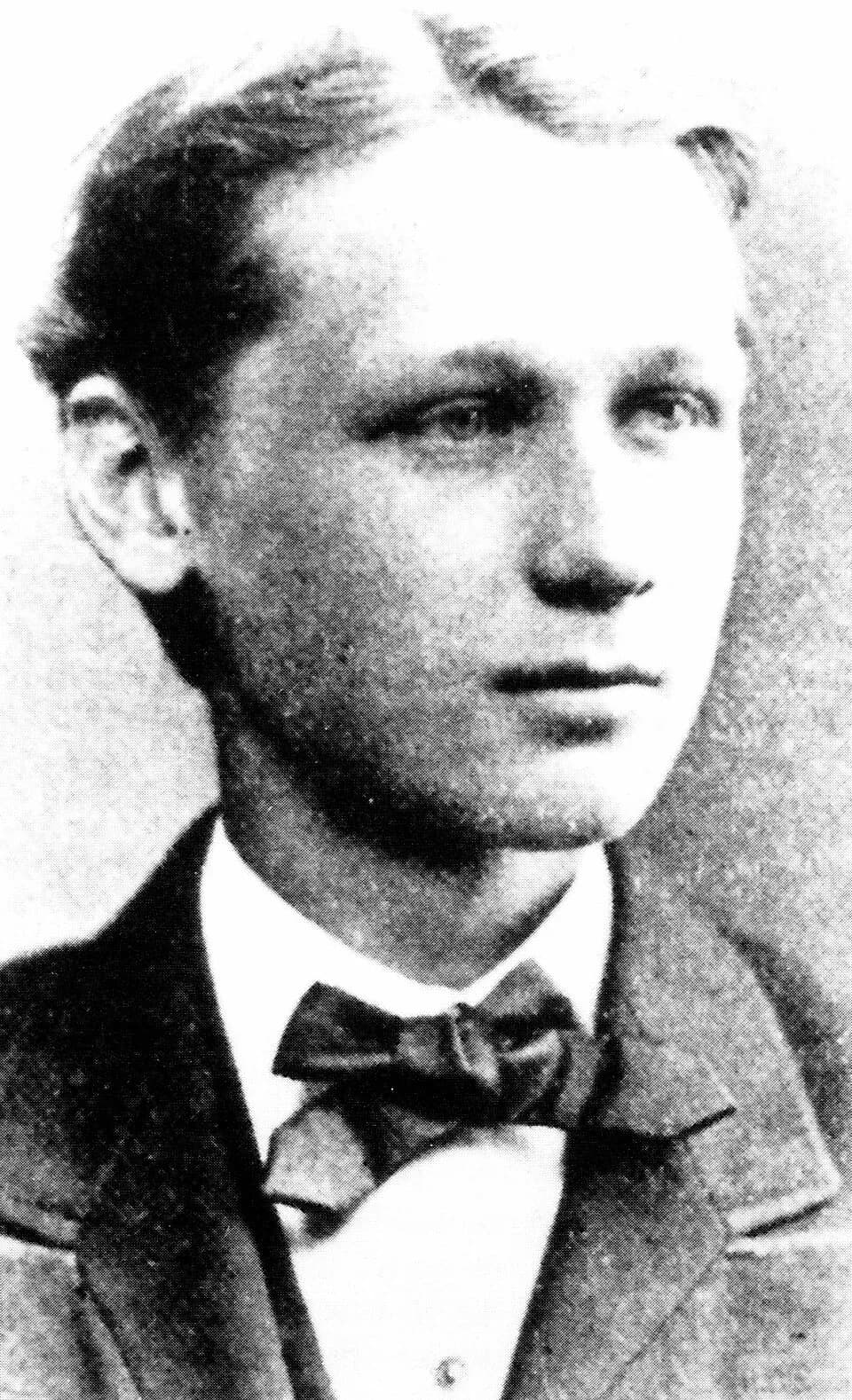 Frederick Winslow Taylor - Frederick Winslow Taylor lived from 1856 to 1915