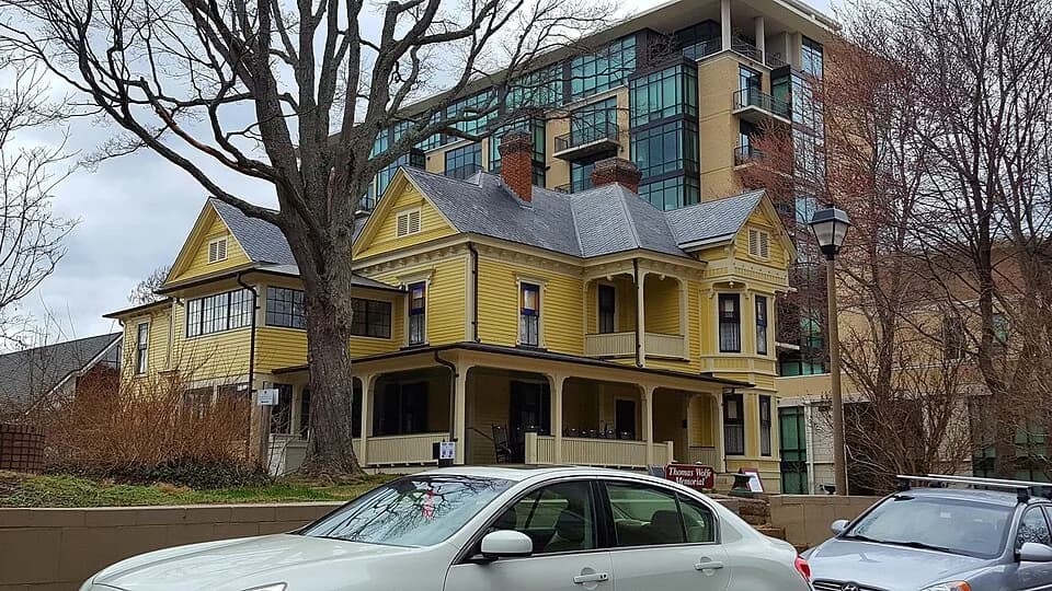 Thomas Wolfe - This is an image of a place or building that is listed on the National Register of Historic Places in the United States of America. Its reference number is 71000572 (Wikidata).