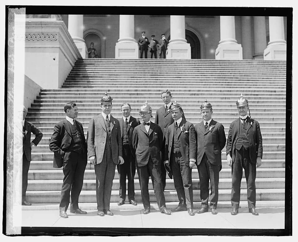 Thomas R. Marshall - Title: Liberty loan committee, Vice Pres. Marshall in center
Abstract/medium: 1 negative : glass ; 4 x 5 in. or smaller
