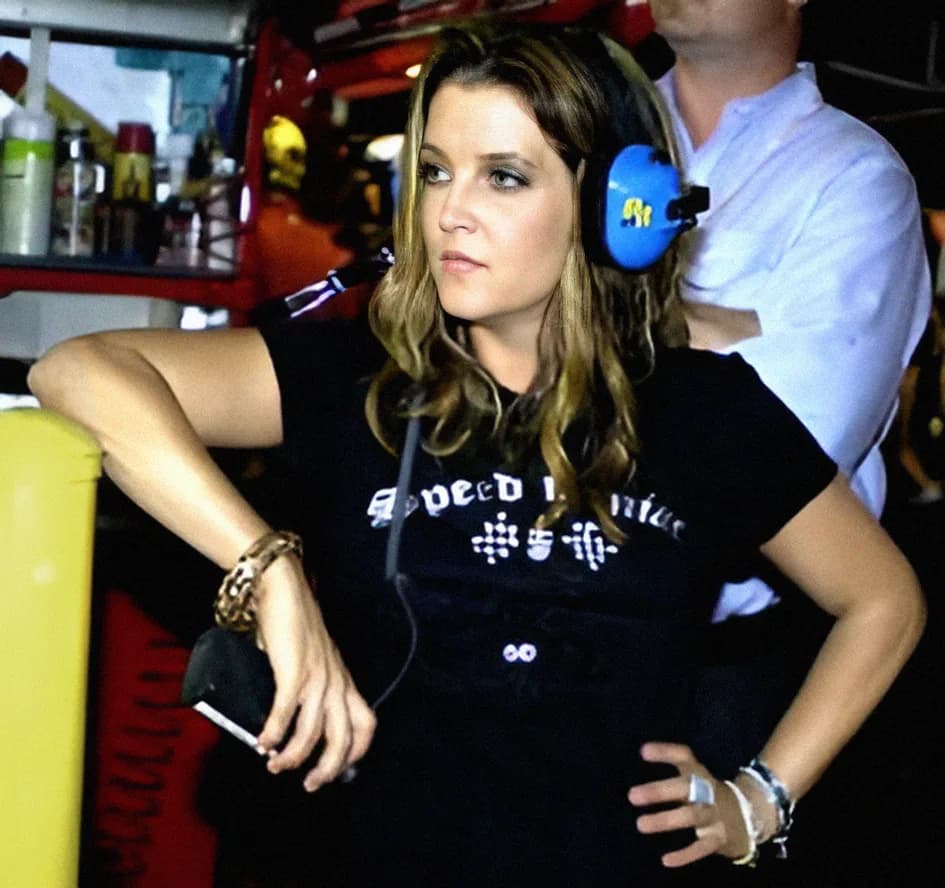 Lisa Marie Presley - Lisa Marie Presley at car race.jpg