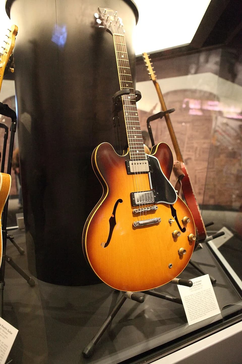 John Lee Hooker - John Lee Hooker's guitar at the Rock and Roll Hall of Fame in Cleveland, Ohio.
Flickr Tags: ohio guitar cleveland instrument rockandrollhalloffame johnleehooker 1965gibsones335.
Flic
