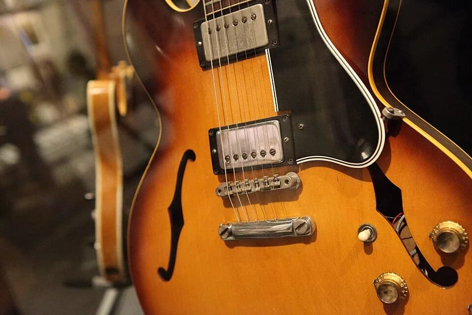John Lee Hooker - John Lee Hooker's guitar at the Rock and Roll Hall of Fame in Cleveland, Ohio.
Flickr Tags: ohio guitar cleveland instrument rockandrollhalloffame johnleehooker 1965gibsones335.
Flic