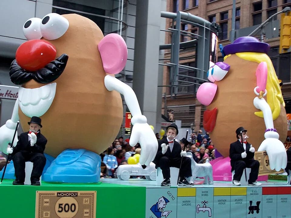 Estelle Harris - Mr. &amp; Mrs. Potato Head at Toronto's

105th Santa Claus Parade