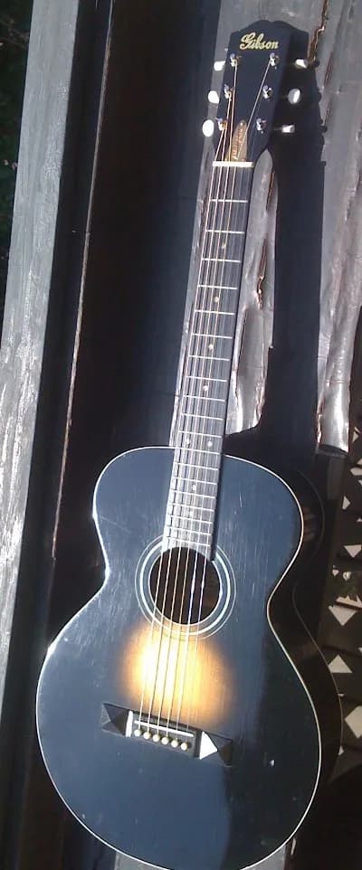 Robert Johnson - Valley Arts to Gibson transitional model?