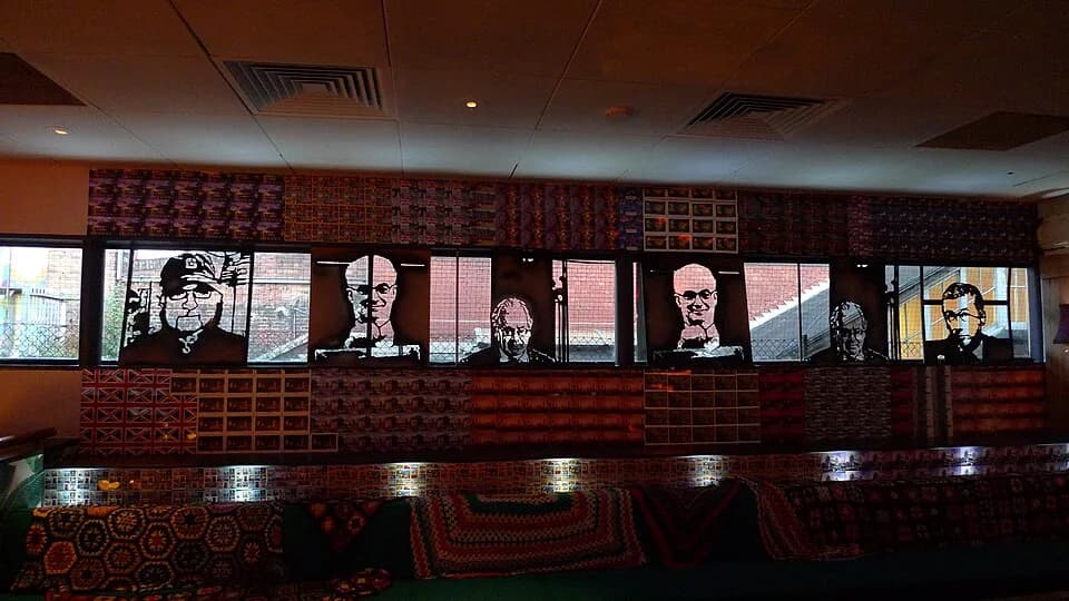 Bernard Madoff - Portraits of disgraced financial figures (their photos are on the front window), from left: Bernie Madoff, Alistair Darling, Mervyn King (repeated), and Sir Fred Goodwin. At LiquidNat