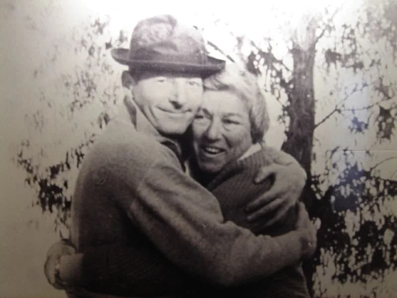 Danny Kaye - Danny Kaye with Lotte Eisenberg, manager of Galei Kinneret (from the Galei Kinneret hotel historical exhibition)