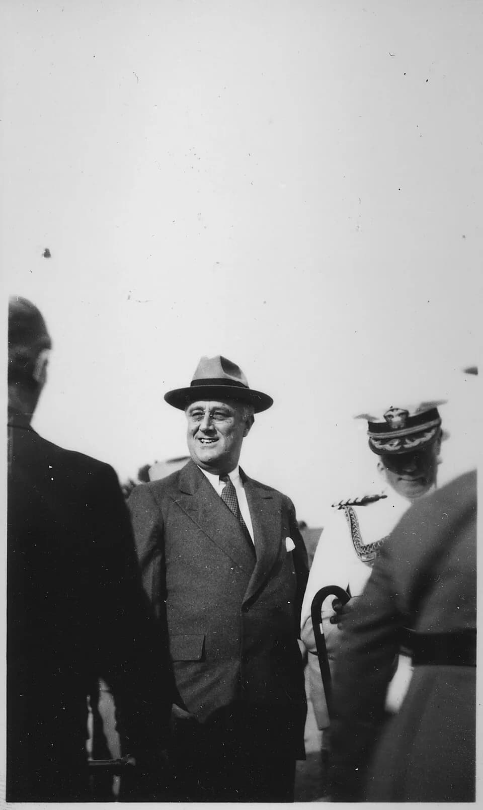 Richard E. Byrd - Franklin D. Roosevelt and Richard E. Byrd in a Washington, D.C. Navy Yard - NARA - 195656.jpg