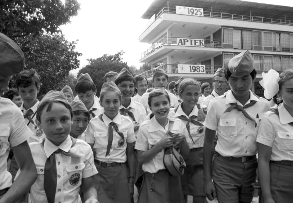 Samantha Smith - “U.S. girl Samantha Smith in Artek”. U.S. girl Samantha Smith (center) visiting the USSR upon the invitation of General Secretary of the Central Committee of CPSU Yuri Andropov in all