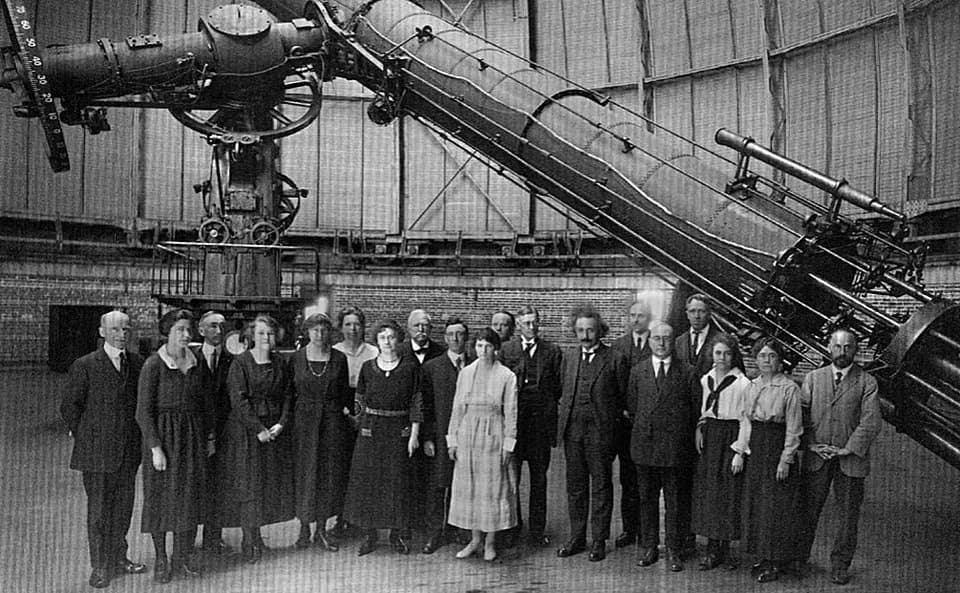 Edward Emerson Barnard - Albert Einstein and the staff of the Observatory in front of the 40-inch Refractor, Yerkes Observatory — Williams Bay, Wisconsin. E. E. Barnard is shown in the middle of the b