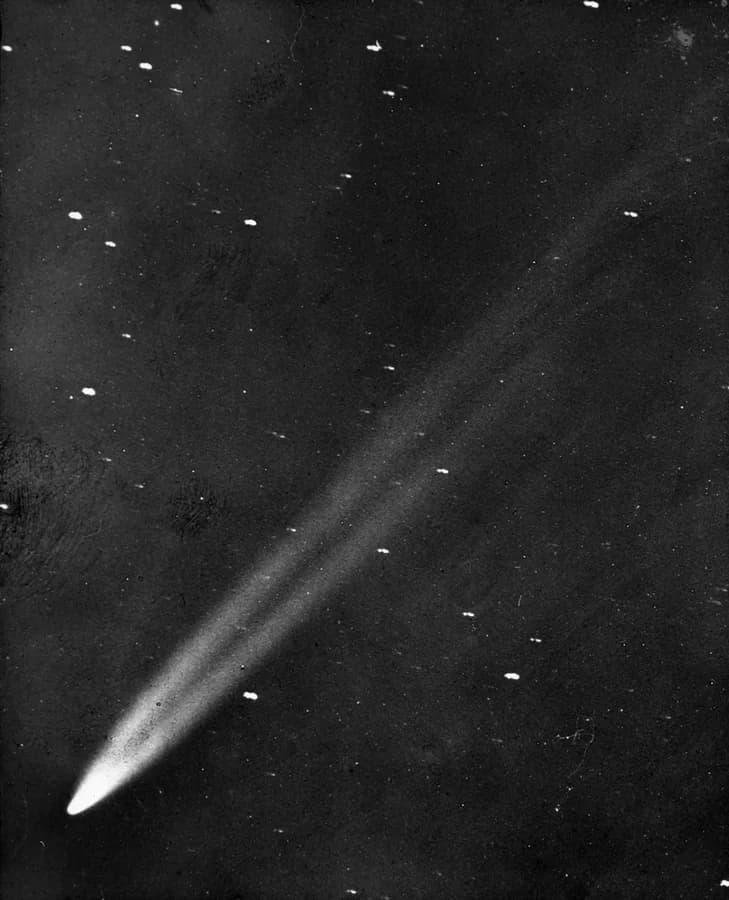 Edward Emerson Barnard - Great comet of 1901, C/1901 G1 (27 minute exposure). Photograph taken on the United States Naval Observatory expedition to Sumatra. The eleven member team, of which astronomer