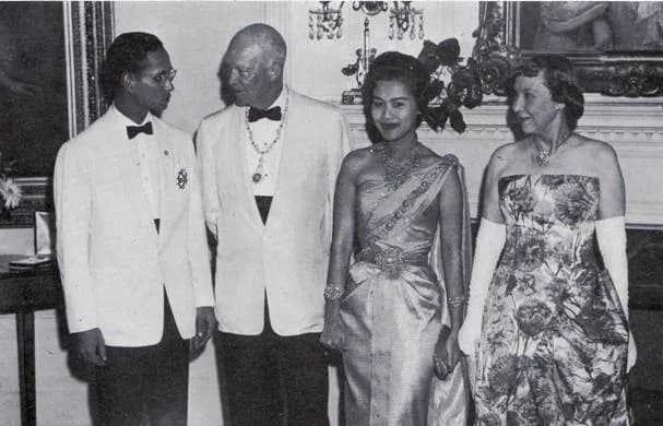 Mamie Eisenhower - Their Majesties the King and Queen of Thailand with President and Mrs. Eisenhower at the White House dinner on the evening of the Royal couple's arrival in Washington, D.C.
