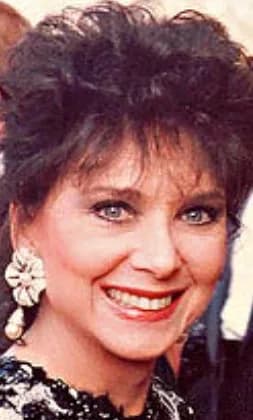 Suzanne Pleshette - Suzanne Pleshette at 1991 Emmy ceremony