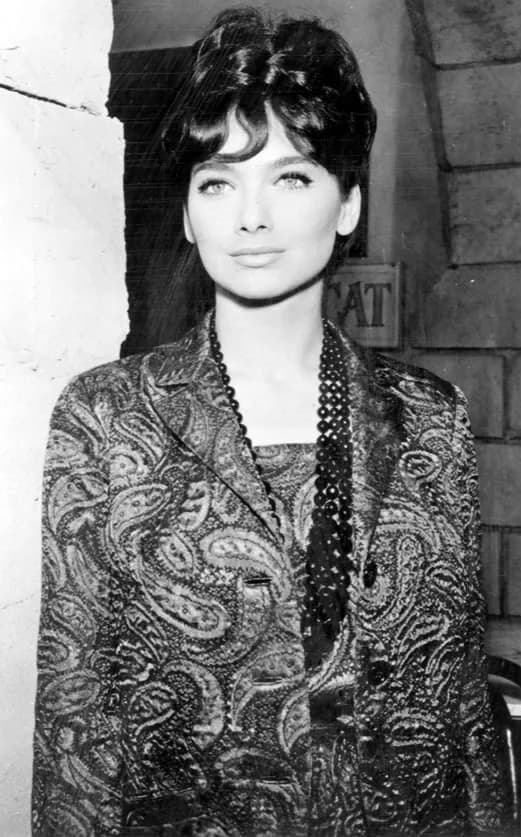 Suzanne Pleshette - Publicity photo of Suzanne Pleshette from the television program The Contenders.