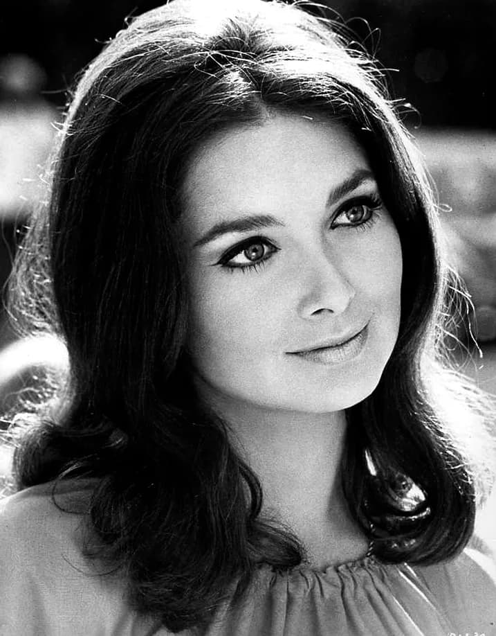 Suzanne Pleshette - Publicity photo of Suzanne Pleshette