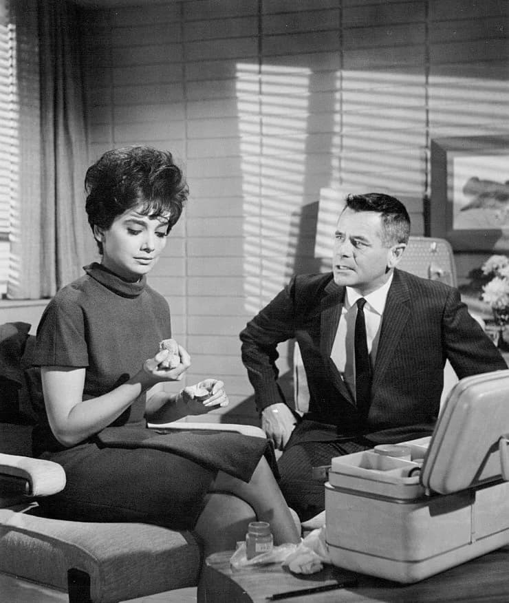 Suzanne Pleshette - Photo of Suzanne Pleshette and Glenn Ford from the 1964 film Fate is the Hunter.