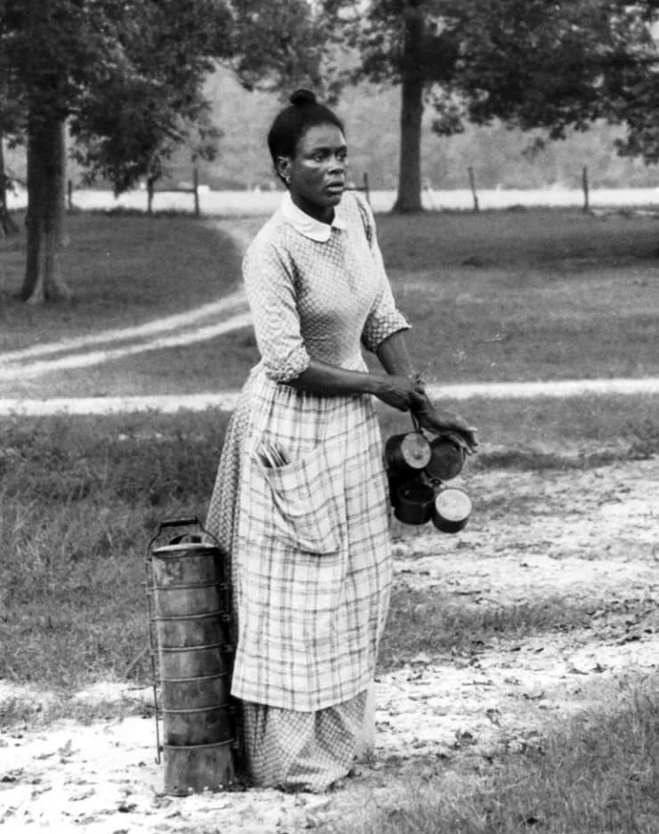 Cicely Tyson - Photo of Cicely Tyson as Jane Pittman from the television film The Autobiography of Miss Jane Pittman.