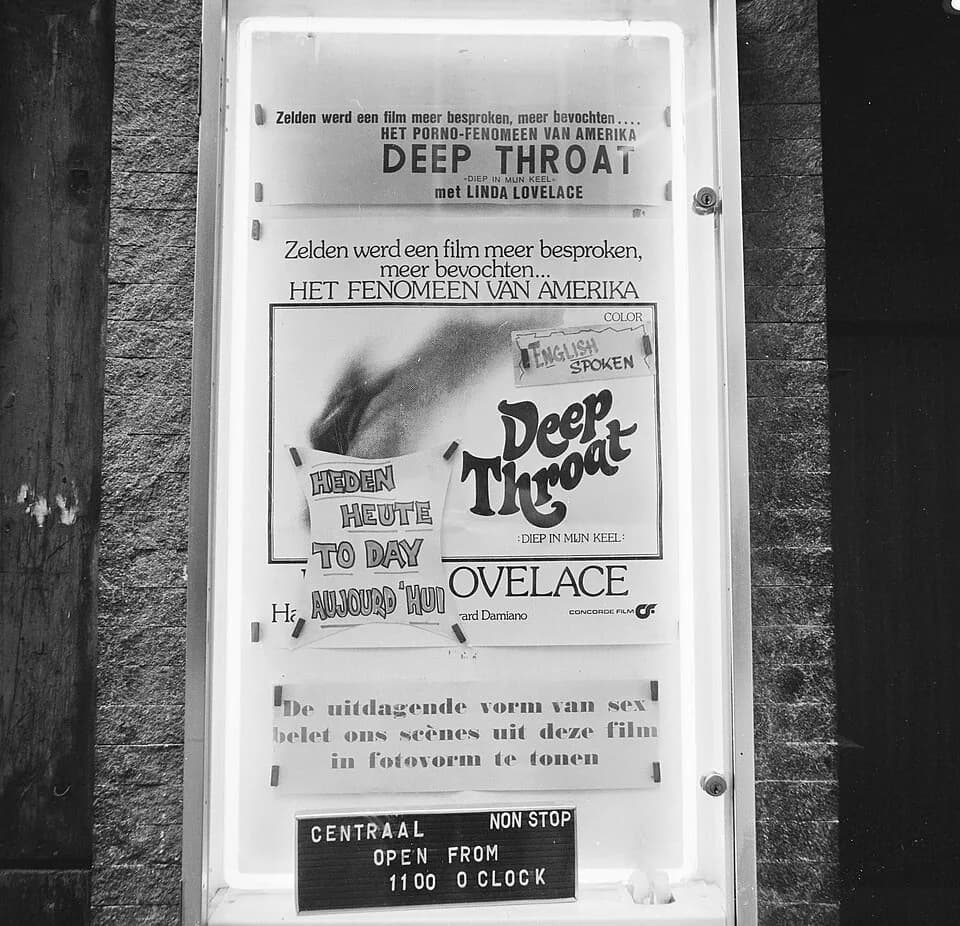 Linda Lovelace - Collectie / Archief : Fotocollectie Anefo
Reportage / Serie : [ onbekend ]
Beschrijving : Film "Deep Throat" in bioscoop Parisien
Datum : 17 februari 1977
Locatie : Amsterdam, Noord-H