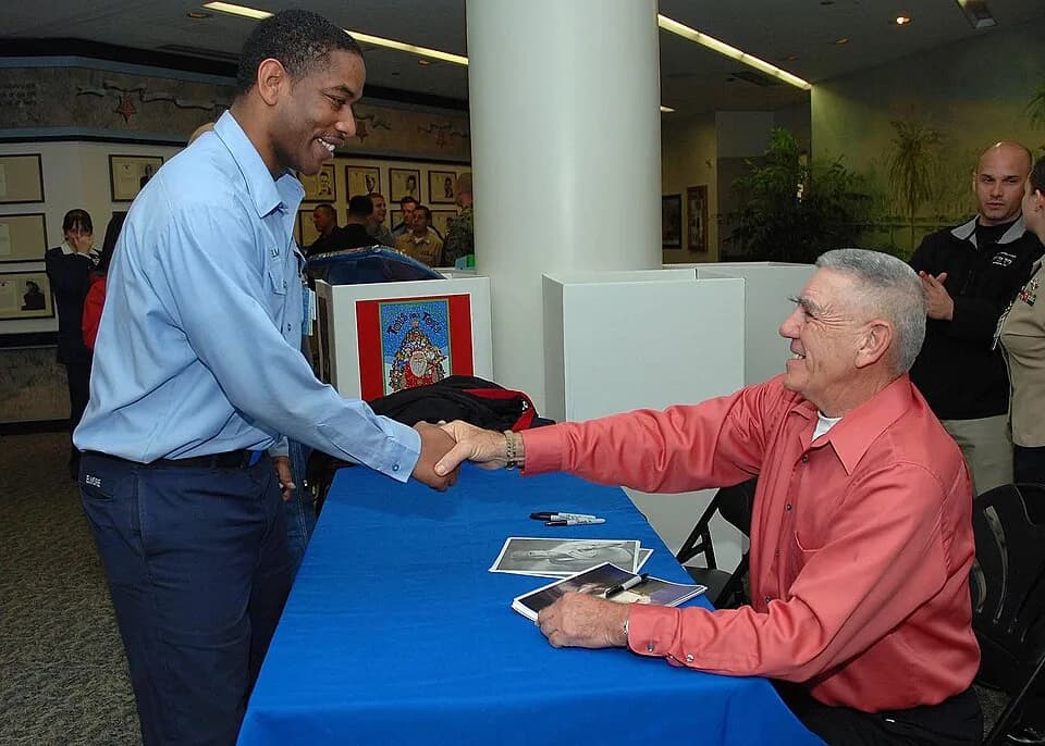 R. Lee Ermey - Former U.S. Marine Corps drill instructor turned Golden Globe-nominated actor R. Lee Ermey signs an autograph for Petty Officer 2nd Class Maurice Elmore during a recent visit to Naval M