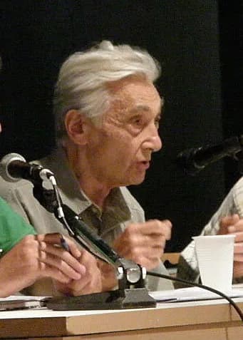 Howard Zinn - Howard Zinn at Babylonmedia's international anti-authoritarian festival "B-Fest" at Athens, Greece, May 2009.