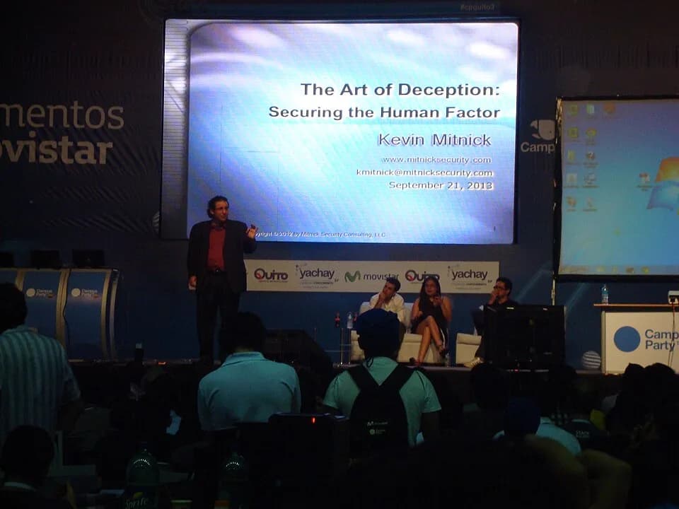 Kevin Mitnick - Wikimedians of Ecuador at Campus Party Quito 2013