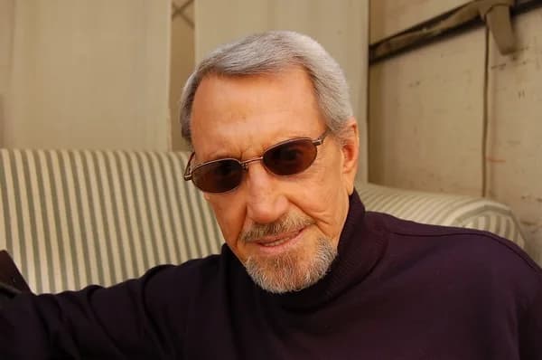 Roy Scheider - miły sympatyczny pan Roy "Szczęki" Scheider pod Wawelem dziś / Roy Scheider in Krakow/ Iron Cross

Shot was taken in Krakow, Poland in 28 April, 2007 during the production of "Iron Cros