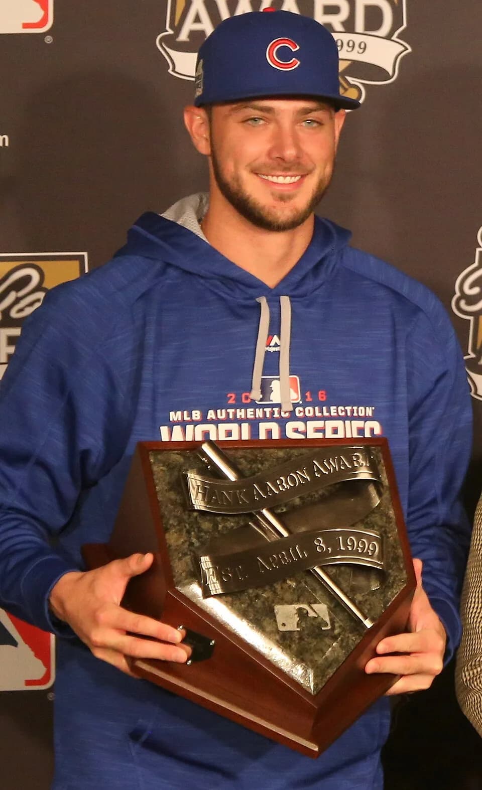 Hank Aaron - From left to right: Kris Bryant, Hank Aaron, Rob Manfred and David Ortiz in Cleveland on October 26, 2016. Bryant and Ortiz received the Hank Aaron Award for 2016.