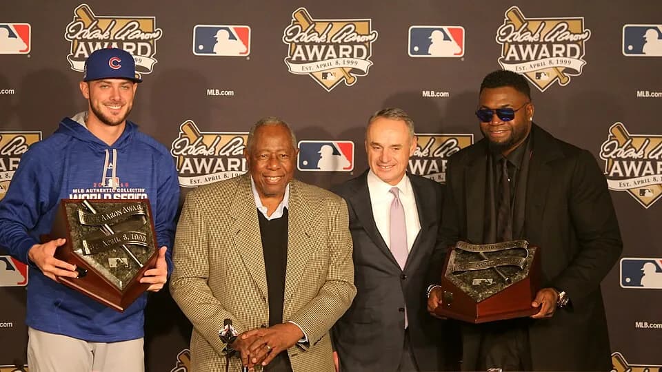 Hank Aaron - Kris Bryant, Hank Aaron, Rob Manfred and David Ortiz during the Aaron Award ceremony.