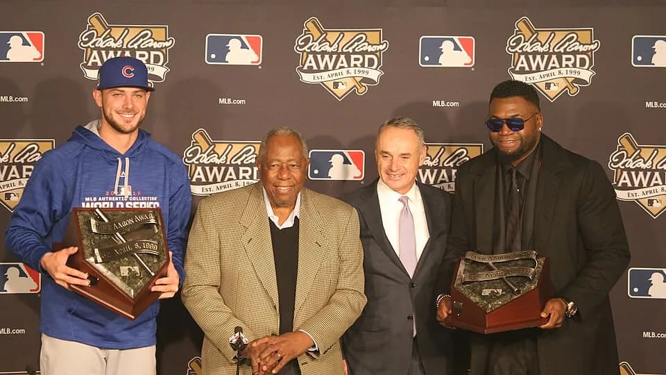 Hank Aaron - Kris Bryant, Hank Aaron, Rob Manfred and David Ortiz during the Aaron Award ceremony.