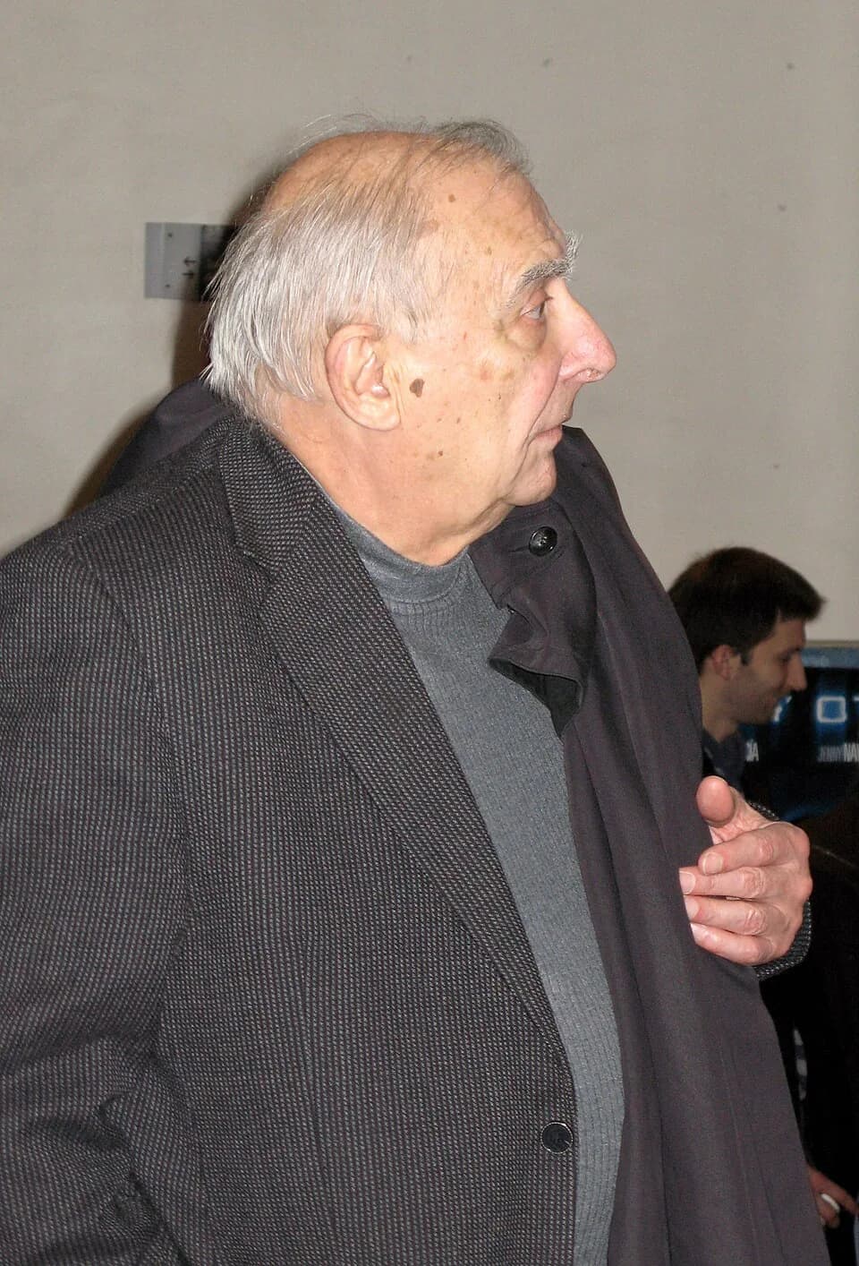 Claude Chabrol - Claude Chabrol, à Amiens (Somme, France) - 
De passage à la "Maison de la Culture" lors du « 28ème Festival international du film d'Amiens ».

.