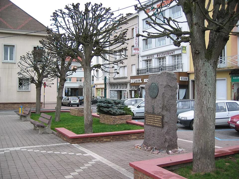 Maurice Barrès - Stele Maurice Barrés Charmes Vosges
Licensing
Catégorie:Image de commune des Vosges